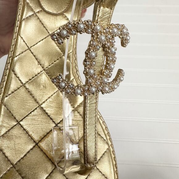 Chanel Gold Quilted CC Pearl Thong Sandals Metallic Lambskin 38.5 - Picture 9 of 16